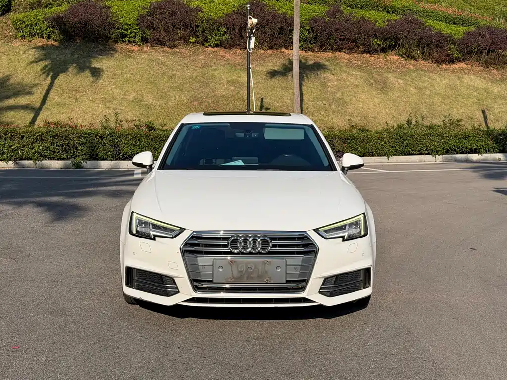Audi A4L — фото 2