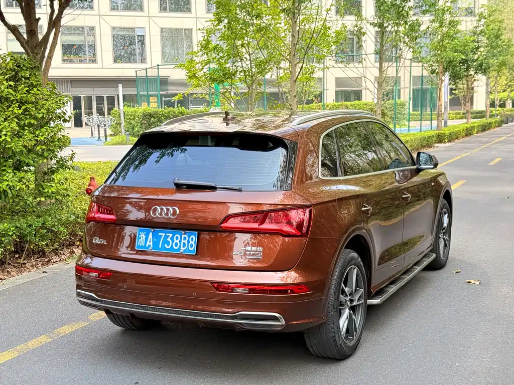 Audi Q5L — фото 5