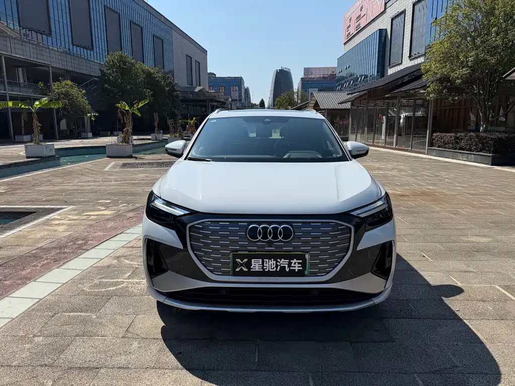 Audi Q4 e-tron — фото 2