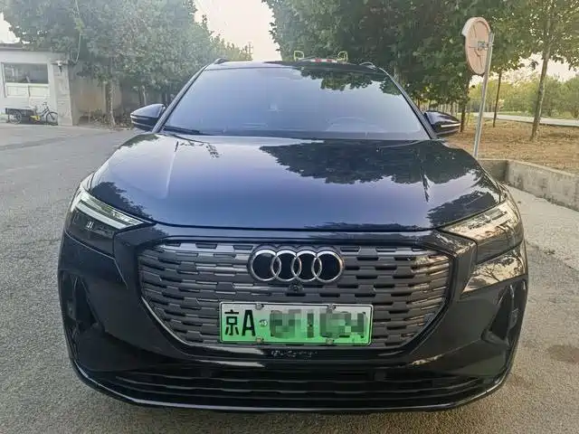 Audi Q4 e-tron — фото 2