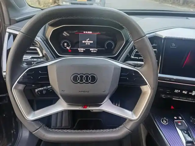 Audi Q4 e-tron — фото 15