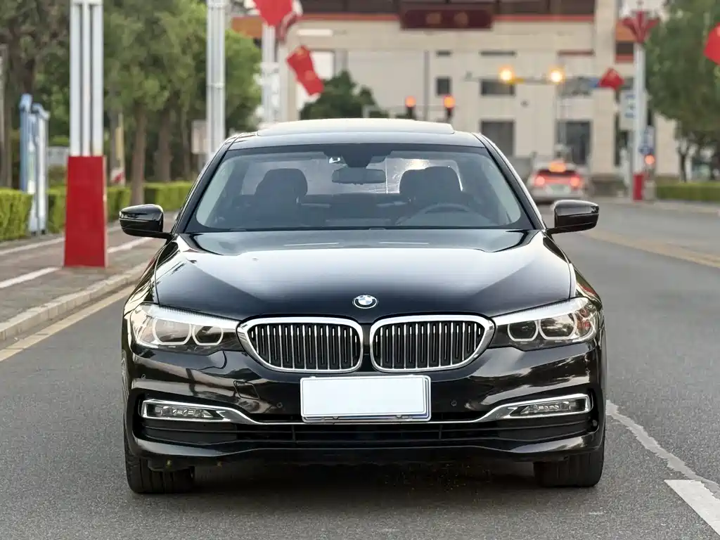 BMW 5 Series — фото 13