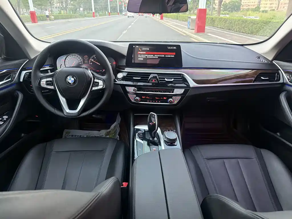 BMW 5 Series — фото 4