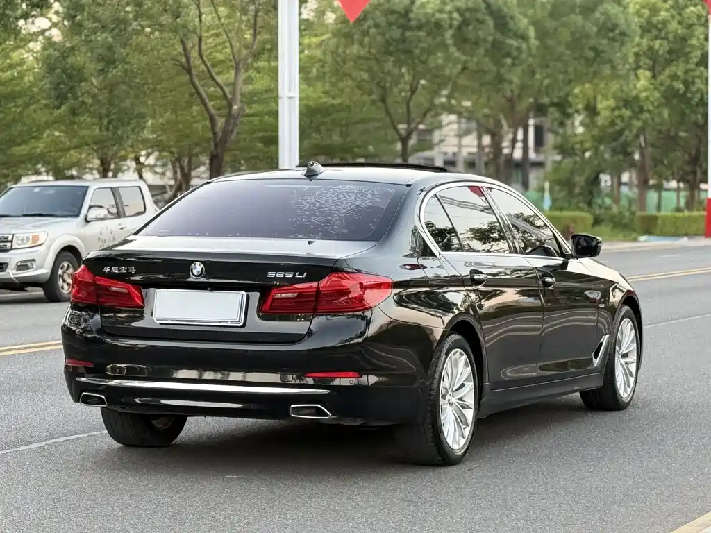 BMW 5 Series — фото 9