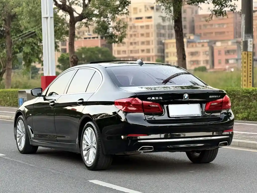BMW 5 Series — фото 10