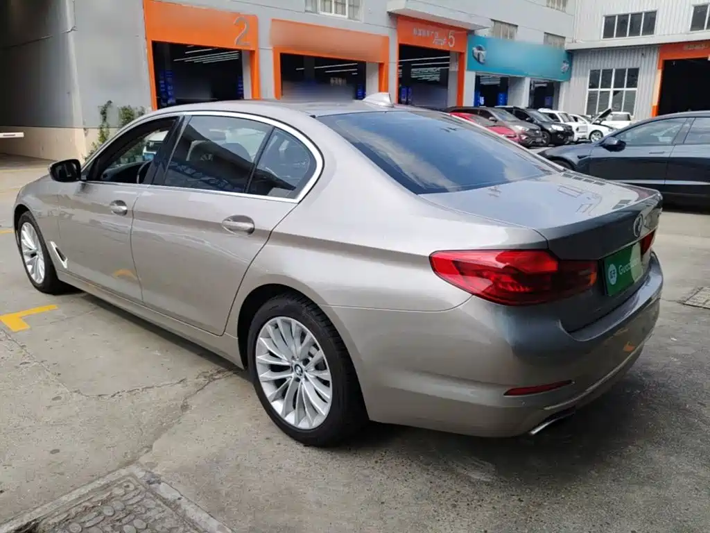 BMW 5 Series — фото 5
