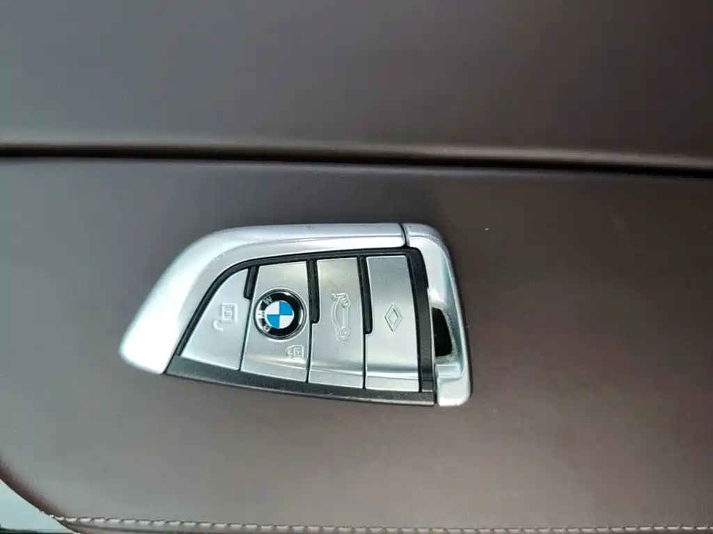 BMW 5 Series — фото 9