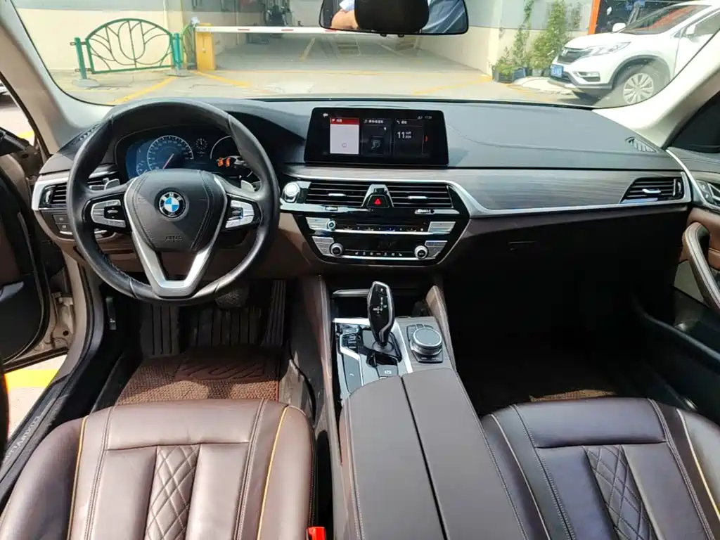BMW 5 Series — фото 10