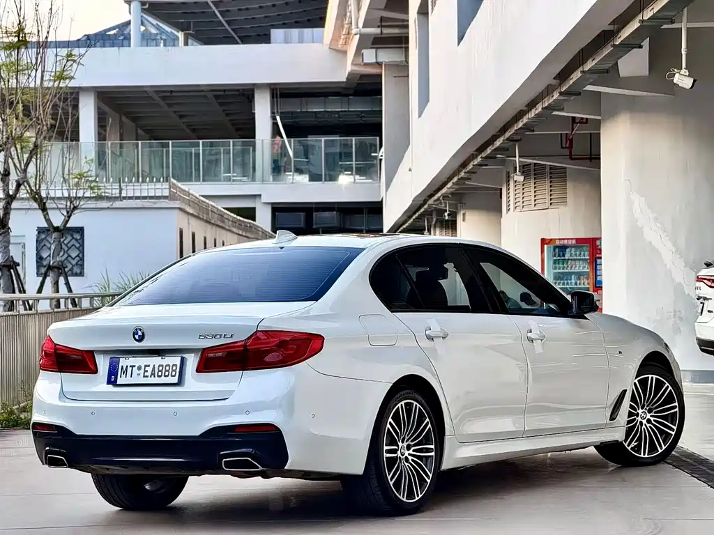 BMW 5 Series — фото 8