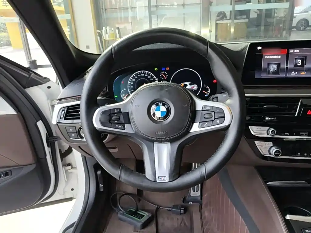 BMW 5 Series — фото 11