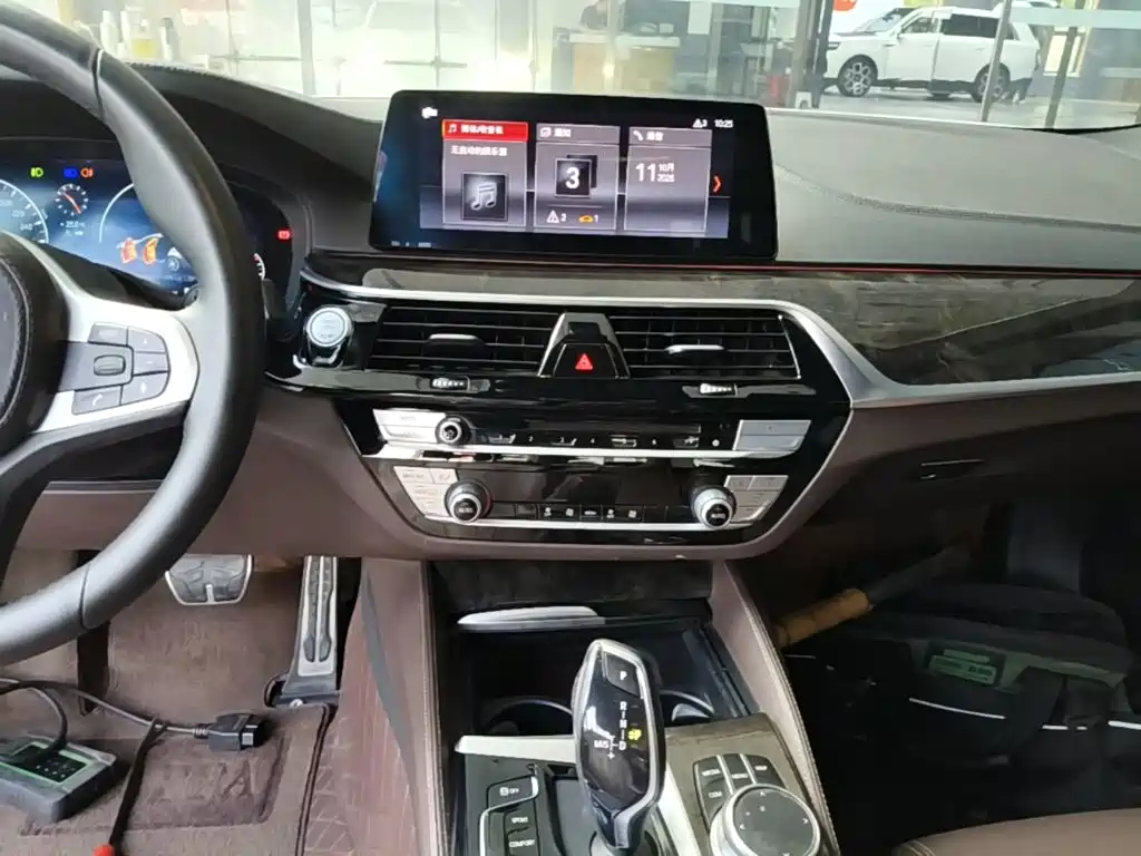 BMW 5 Series — фото 13