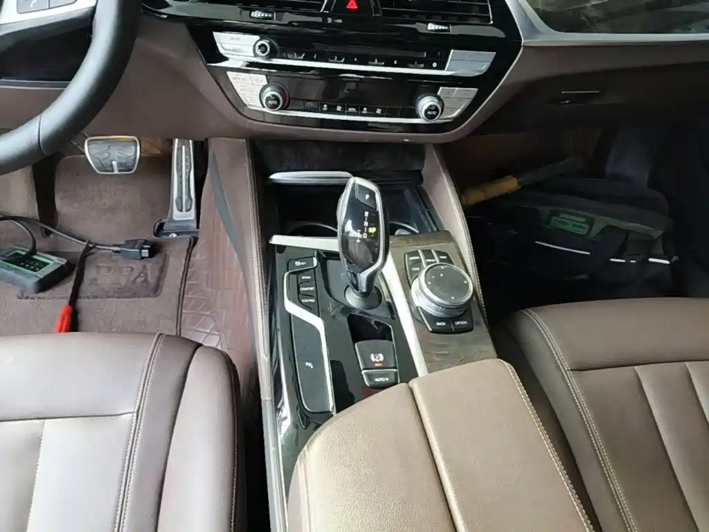 BMW 5 Series — фото 14