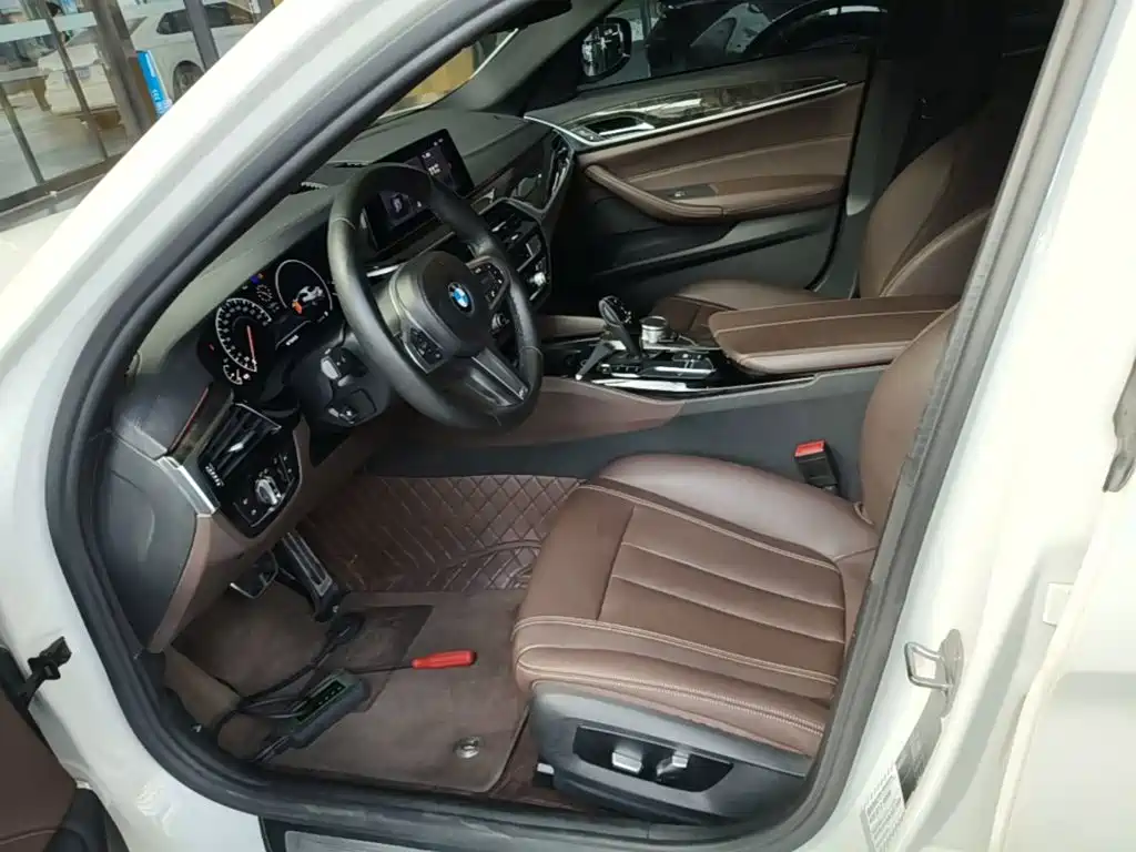 BMW 5 Series — фото 15
