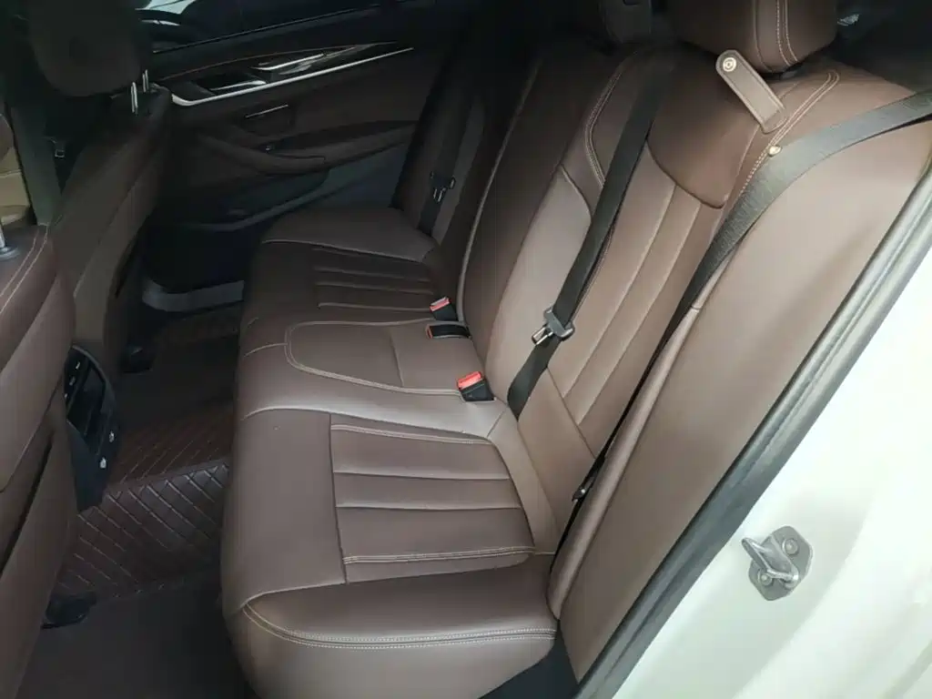 BMW 5 Series — фото 17