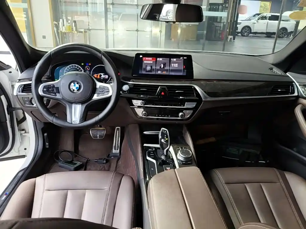 BMW 5 Series — фото 10