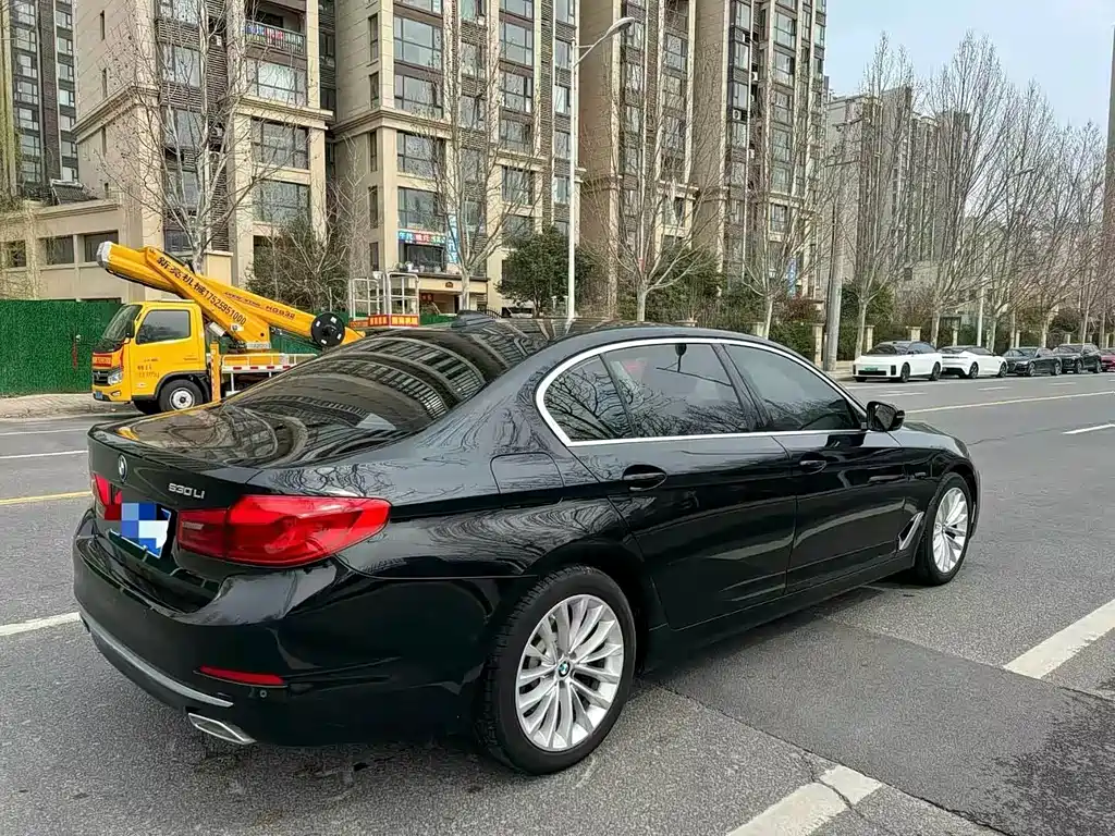 BMW 5 Series — фото 9