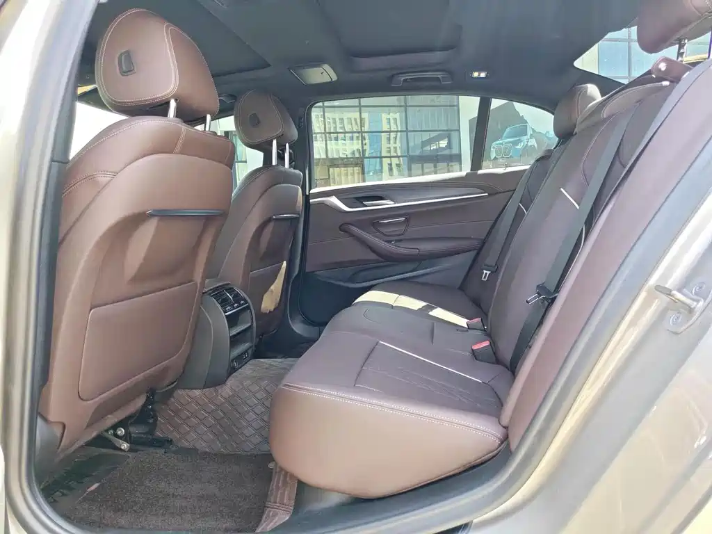 BMW 5 Series New Energy — фото 13