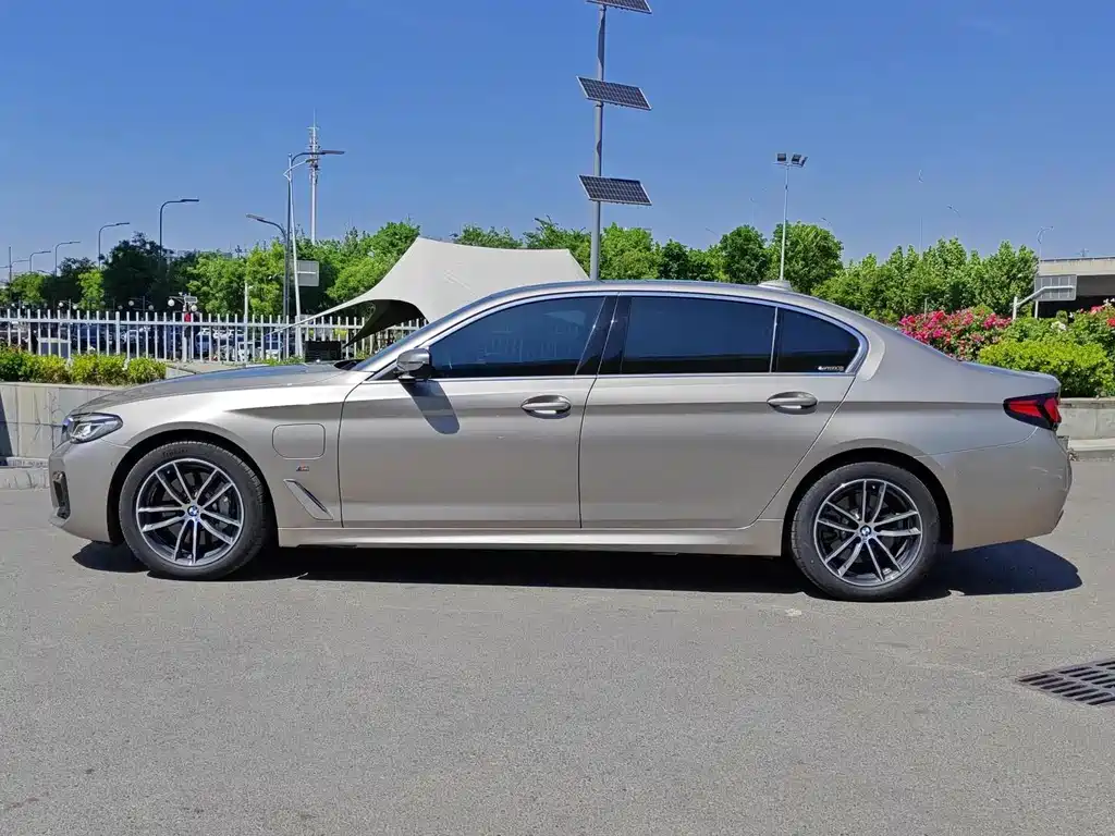 BMW 5 Series New Energy — фото 4
