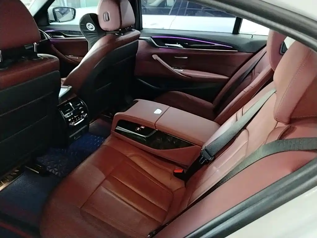 BMW 5 Series — фото 17