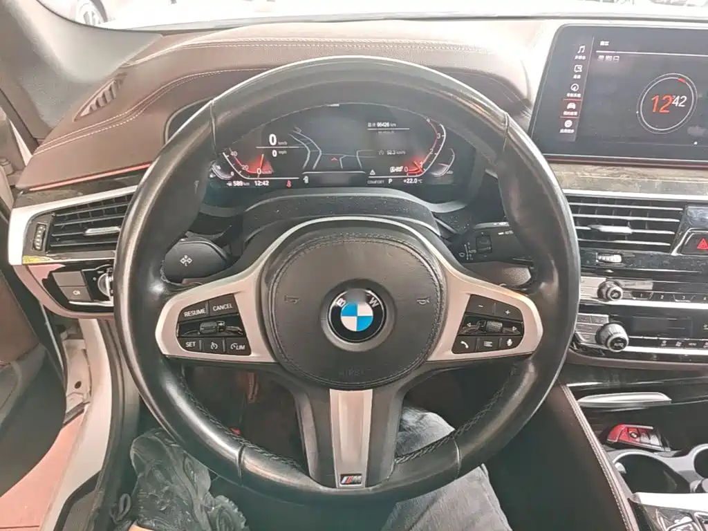BMW 5 Series — фото 11