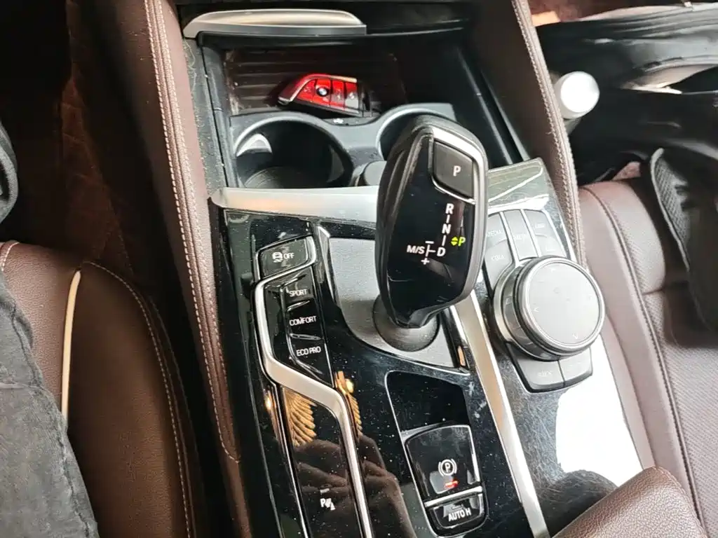BMW 5 Series — фото 14