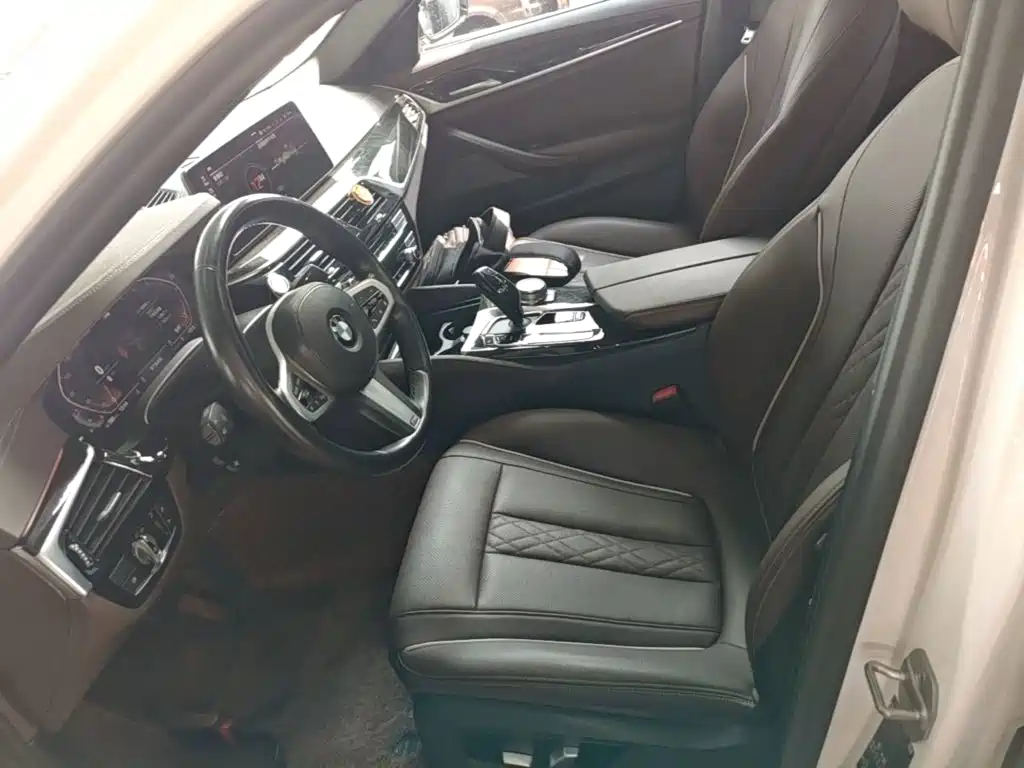 BMW 5 Series — фото 15