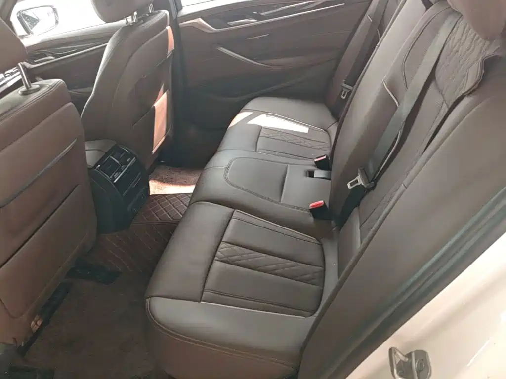 BMW 5 Series — фото 17