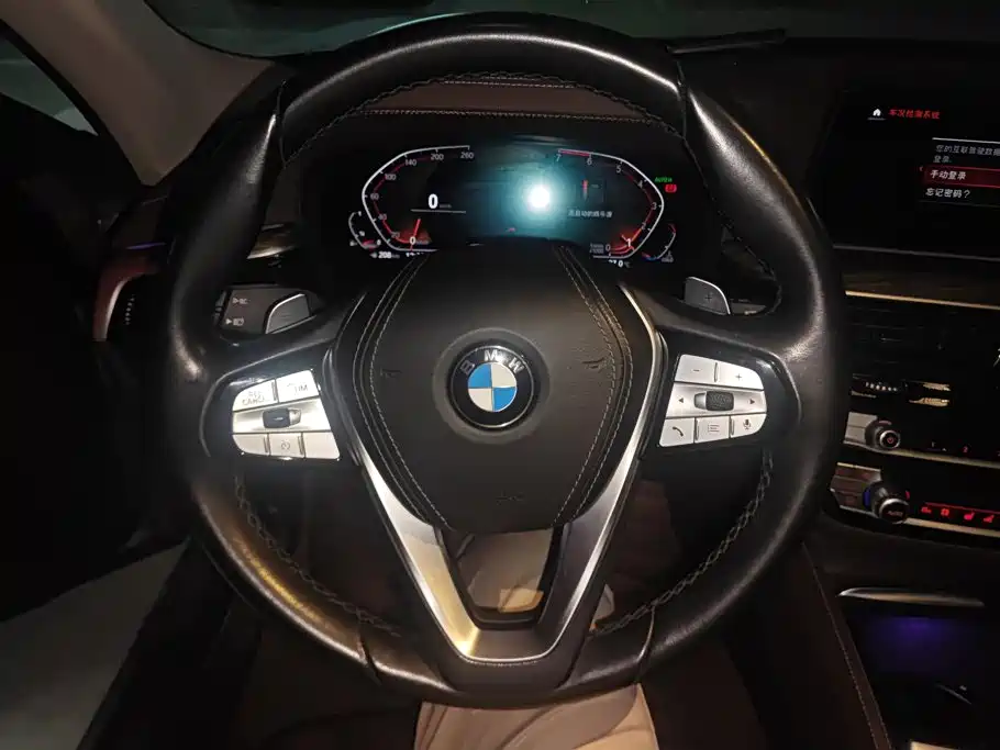BMW 5 Series — фото 15