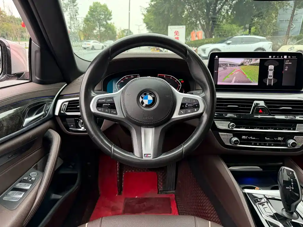 BMW 5 Series — фото 14