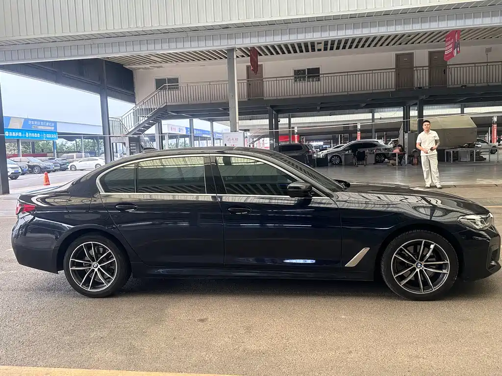 BMW 5 Series — фото 11