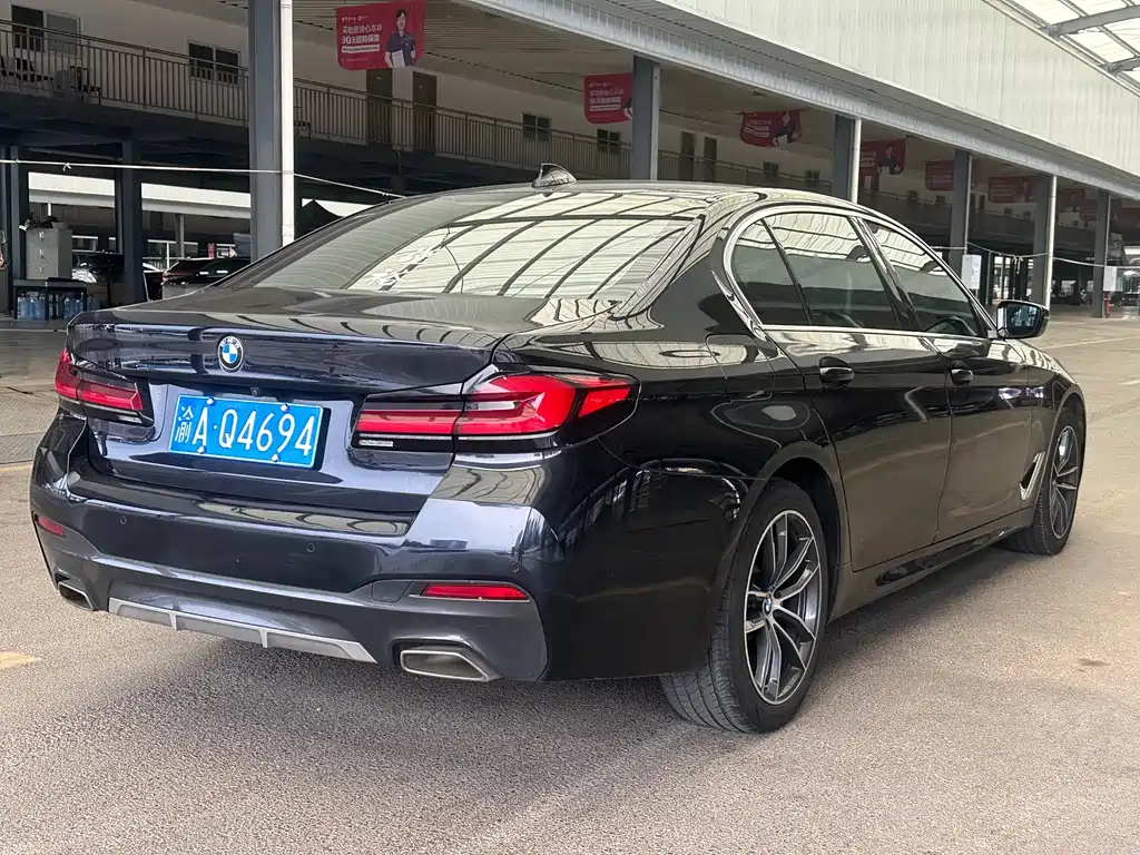 BMW 5 Series — фото 15