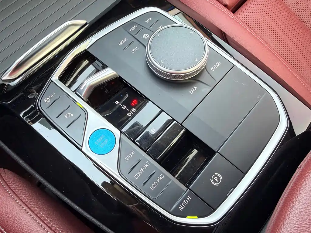 BMW iX3 — фото 18