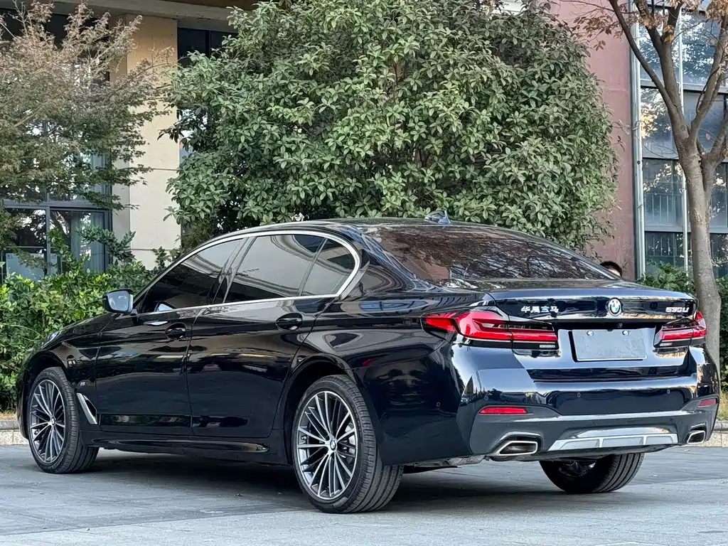 BMW 5 Series — фото 11