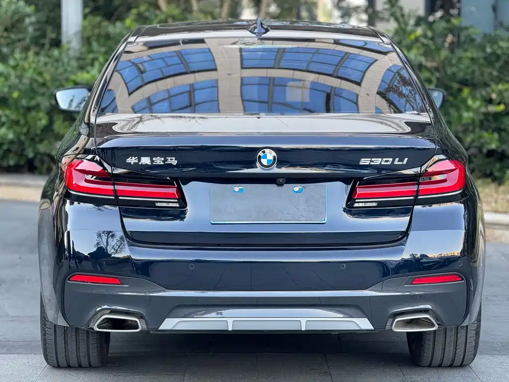 BMW 5 Series — фото 9
