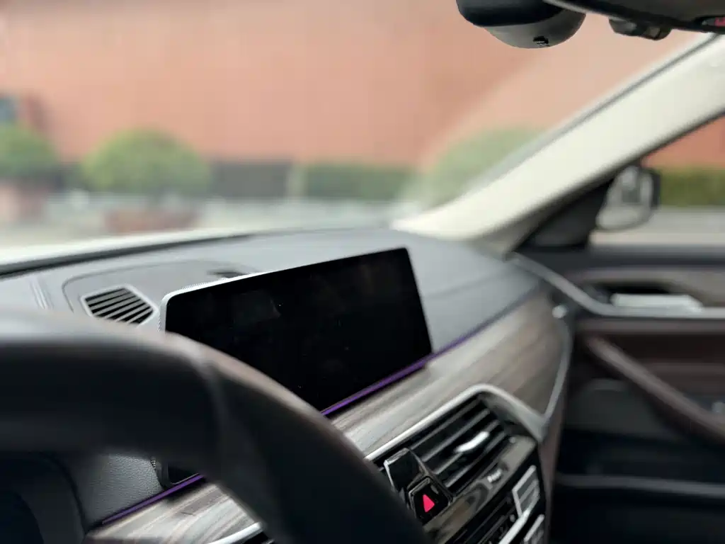 BMW 5 Series — фото 11
