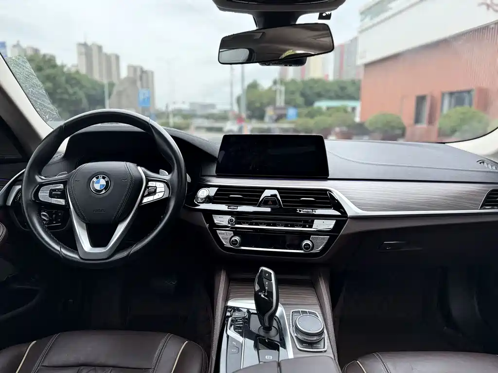 BMW 5 Series — фото 15