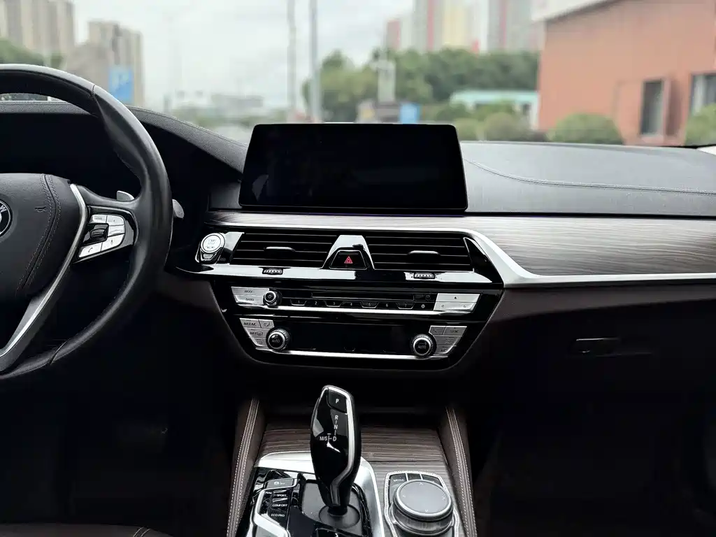 BMW 5 Series — фото 17
