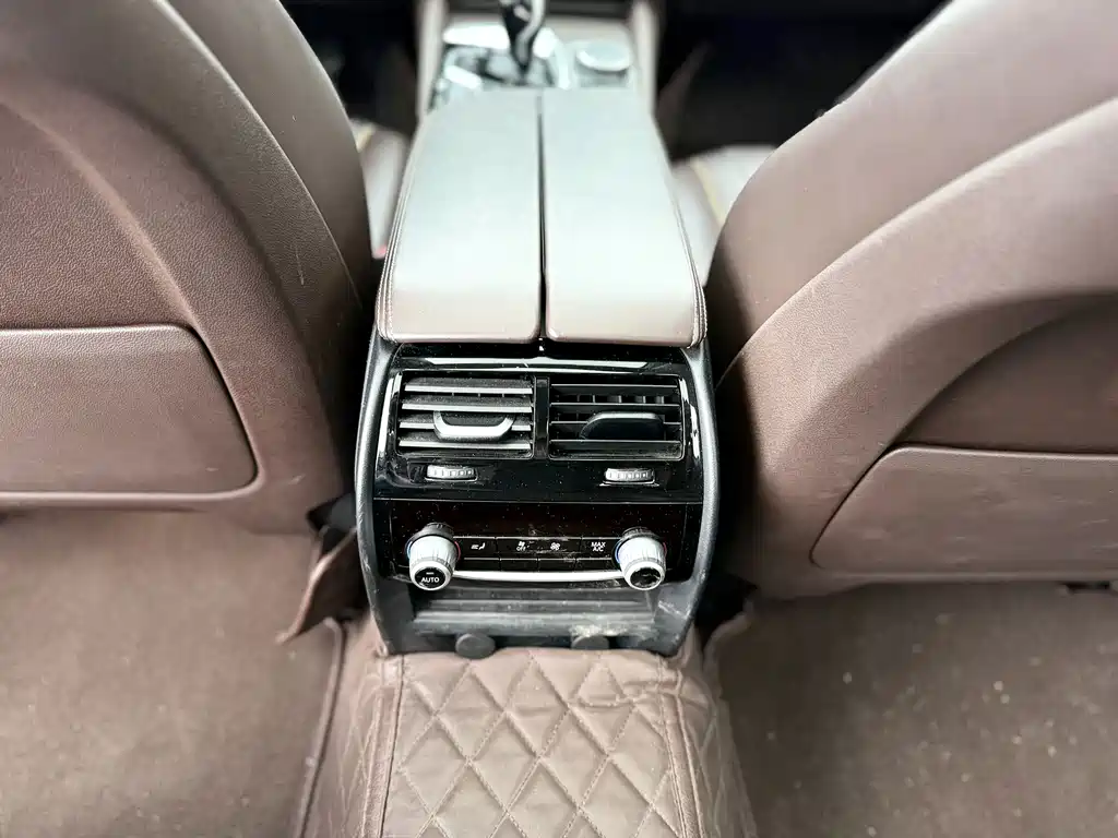BMW 5 Series — фото 18