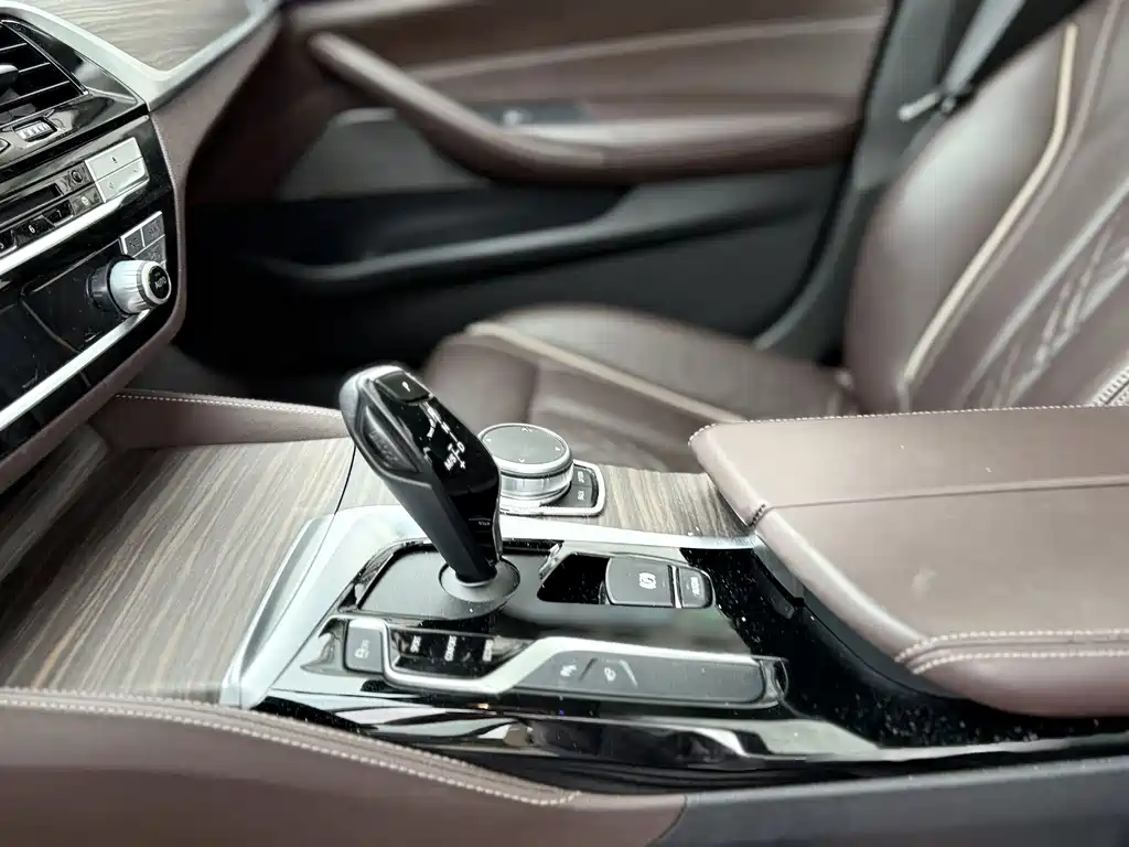 BMW 5 Series — фото 10