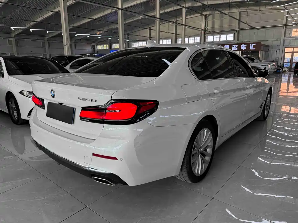 BMW 5 Series — фото 4