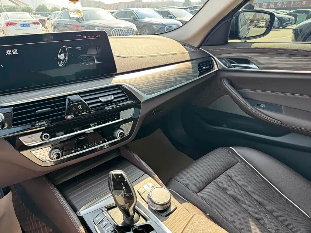 BMW 5 Series — фото 11
