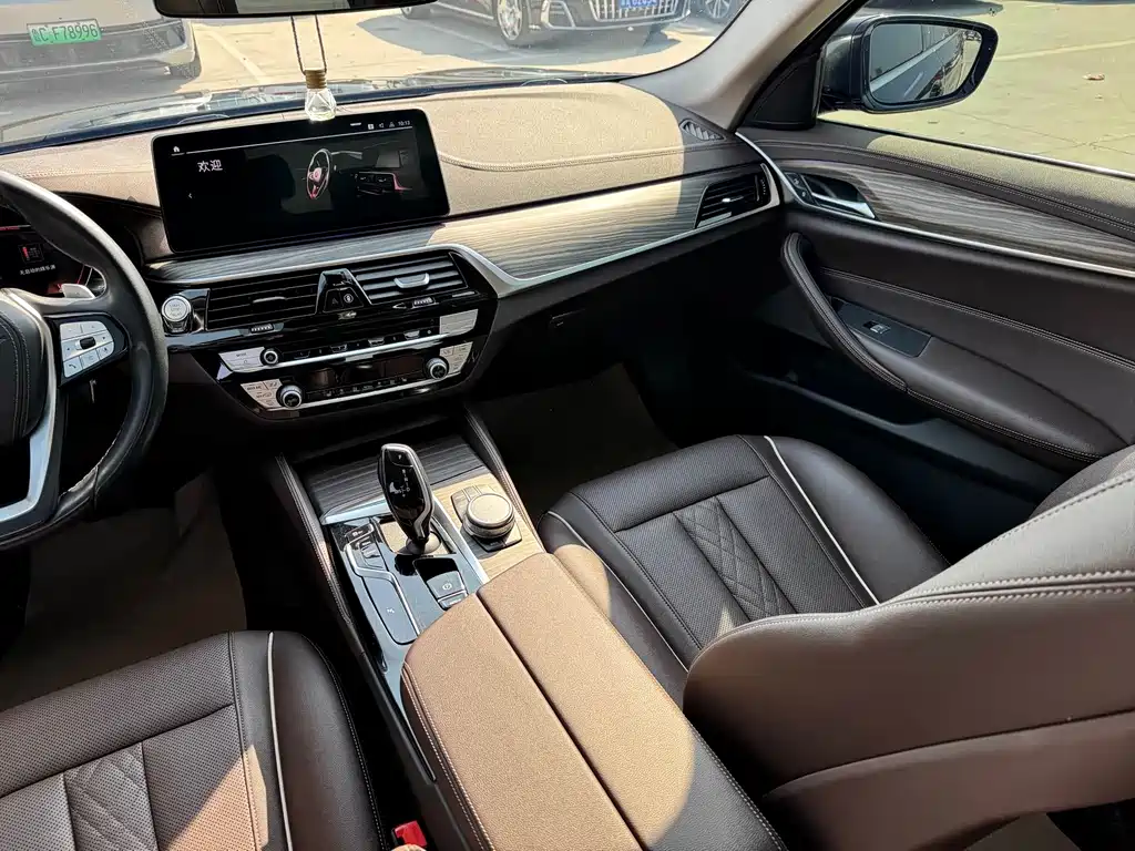 BMW 5 Series — фото 17