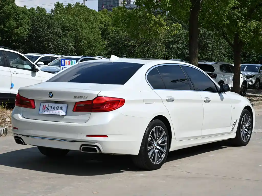 BMW 5 Series — фото 5