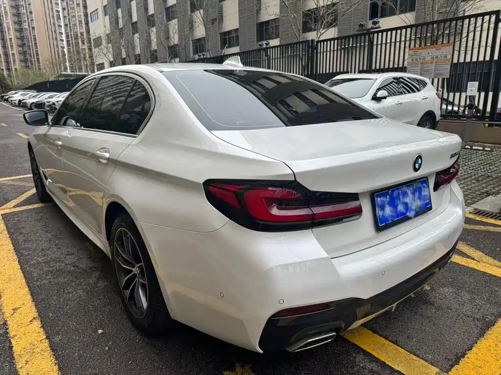 BMW 5 Series — фото 4
