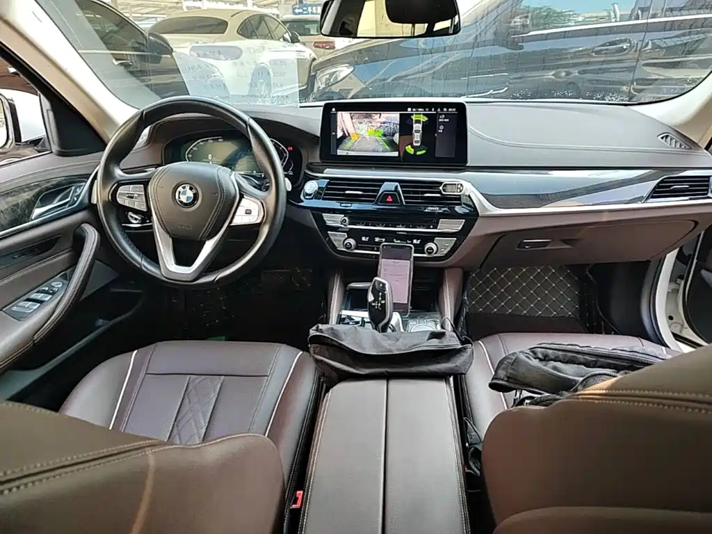 BMW 5 Series — фото 10