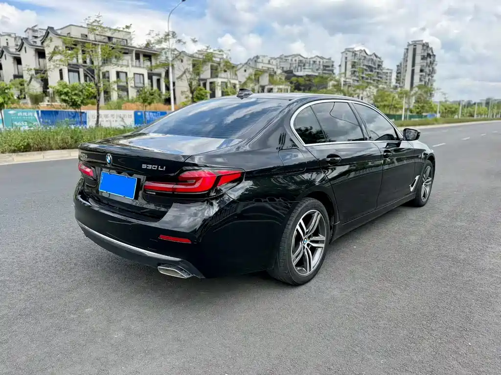 BMW 5 Series — фото 9