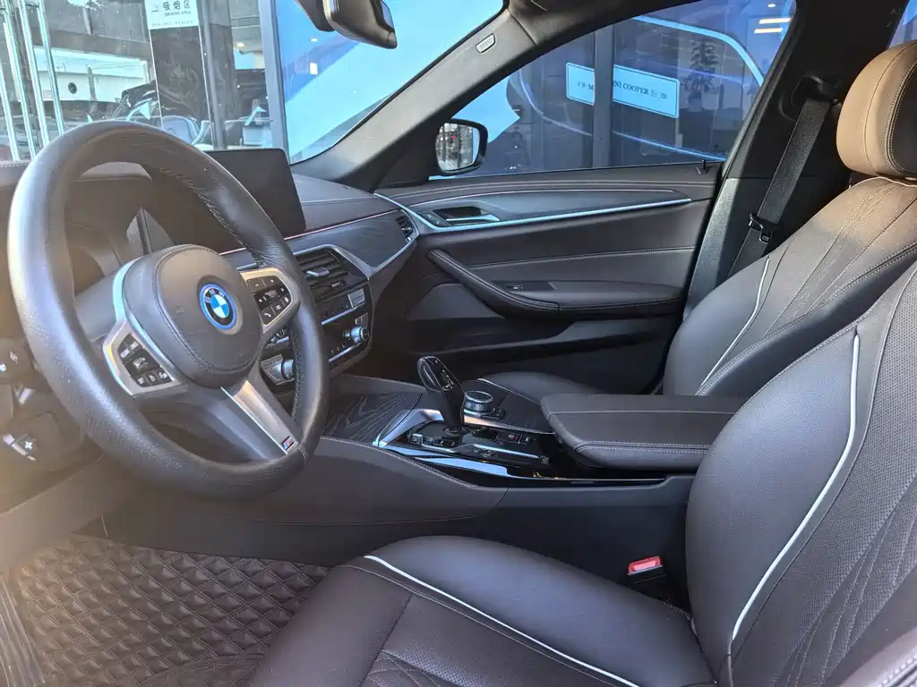 BMW 5 Series New Energy — фото 3