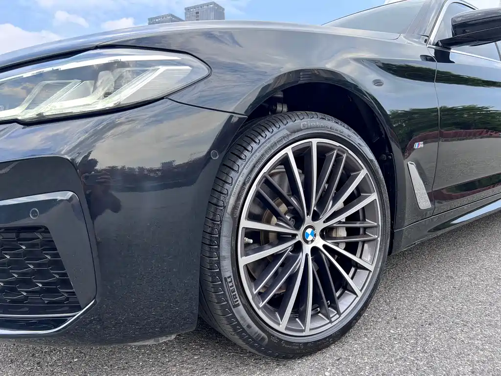 BMW 5 Series — фото 16