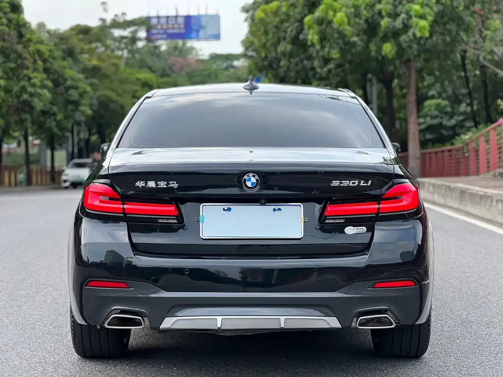 BMW 5 Series — фото 18