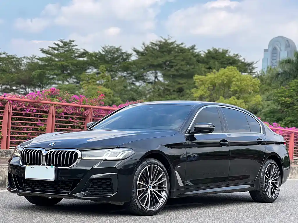 BMW 5 Series — фото 1